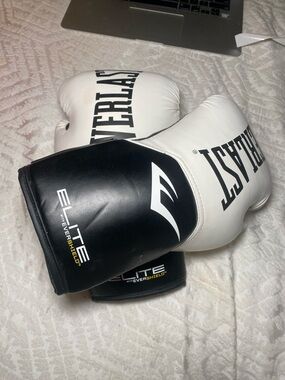 Everlast Two-Tone Training Boxing Gloves - Black & White